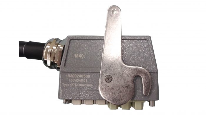 Kabelanschluss für KUKA KR20 mit einem grauen Gehäuse und einem Hebel.