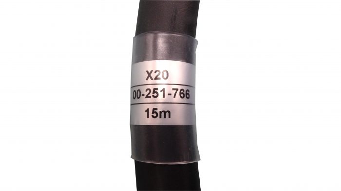 Schwarzes Kabel mit einem Etikett, das die Nummer 00-251-766 und die Länge von 15m angibt.